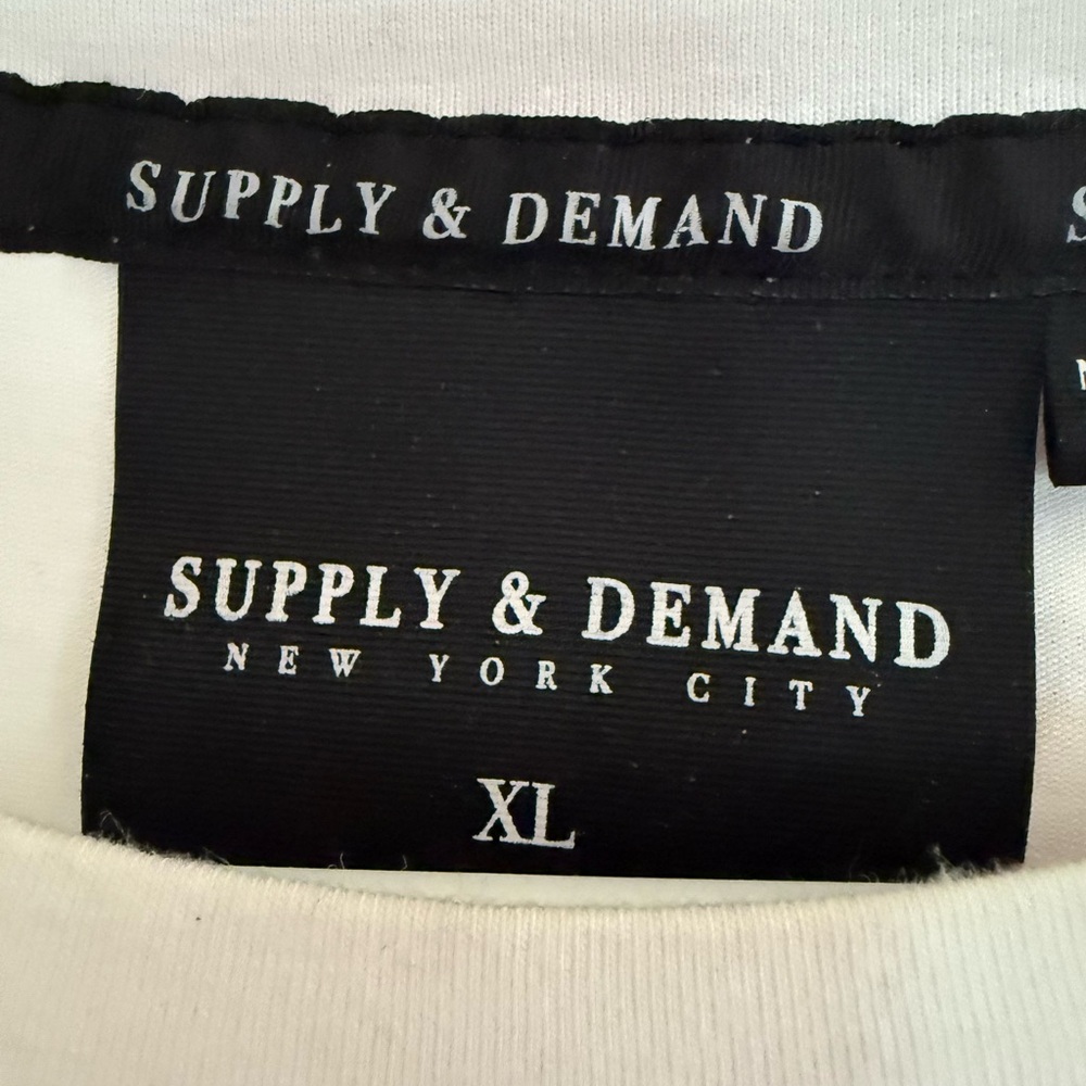 White and Gold Graphic Tee - Picture 2 of 3